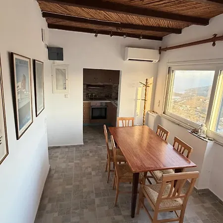 Camaraki Hill House *